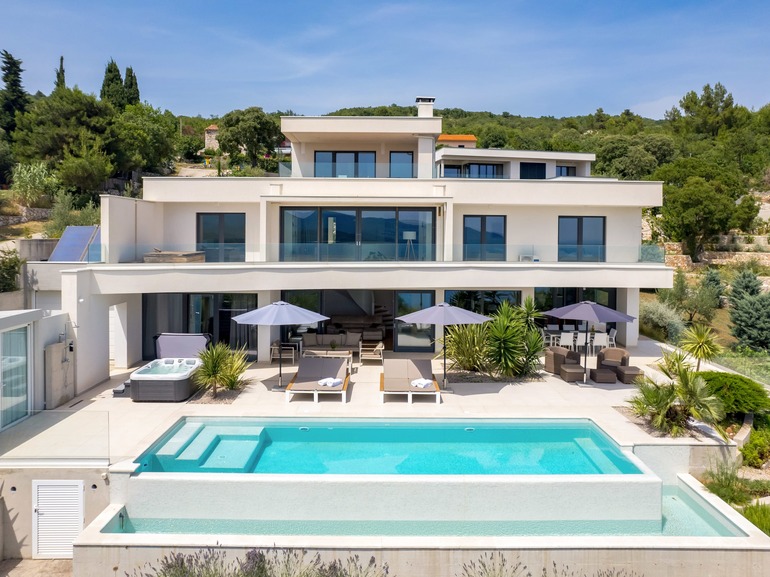 Majestic Coastal Retreat - Villa Mayan