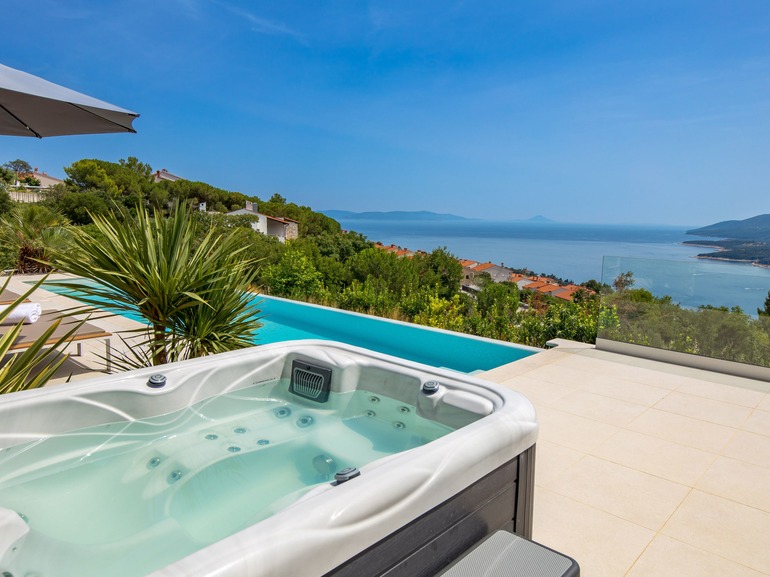 Majestic Coastal Retreat - Villa Mayan