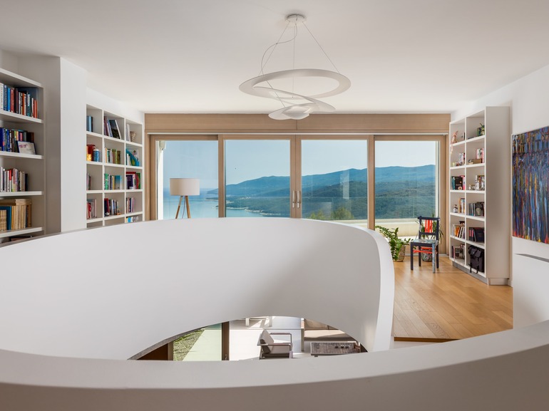 Majestic Coastal Retreat - Villa Mayan