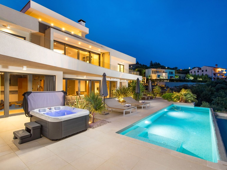 Majestic Coastal Retreat - Villa Mayan