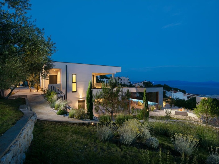 Luxury Coastal Retreat - Villa Saturea