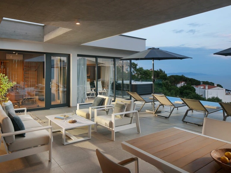 Luxury Coastal Retreat - Villa Saturea