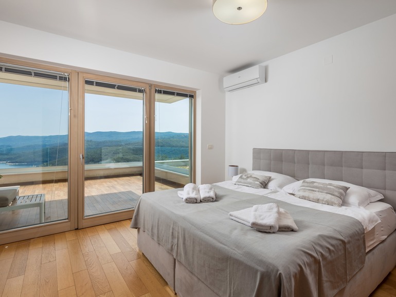 Majestic Coastal Retreat - Villa Mayan